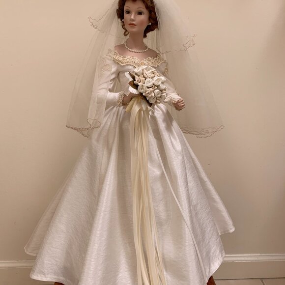 “Autumn Reflection" Vintage Porcelain Bisque Wedding Doll - Picture 7 of 16